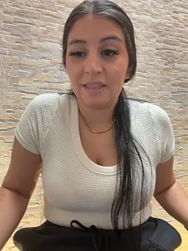 Snapshot of VeyraBlack chatting on May 2026 09:10:01 PM VeyraBlack online show from May 2026 09:10:01 PM
