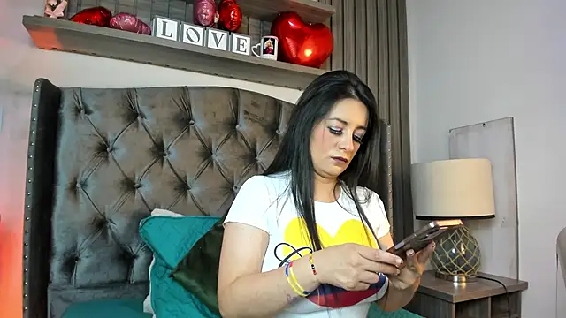 Snapshot of Mirandha_QM chatting on June 2026 10:19:02 PM Mirandha QM online show from June 2026 10:19:02 PM
