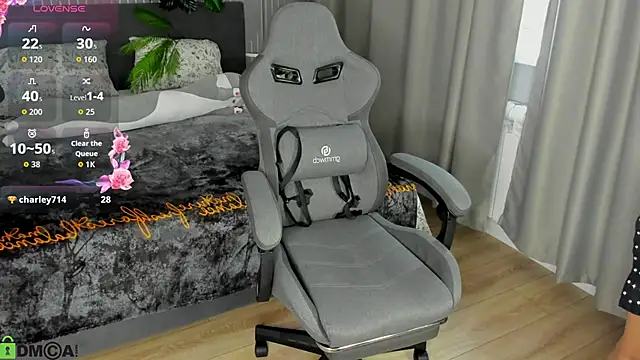Linda Zef1r online show from May 2026 01:36:01 AM