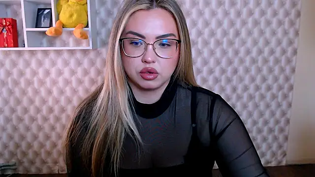 Snapshot of AminaSoul_ chatting on May 2026 07:15:02 AM AminaSoul online show from May 2026 07:15:02 AM