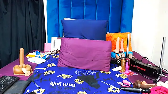 Snapshot of Freakyslut-39 chatting on June 2026 01:32:02 PM Freakyslut-39 online show from June 2026 01:32:02 PM