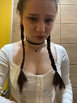 LilMisa online show from April 2026 05:49:02 AM