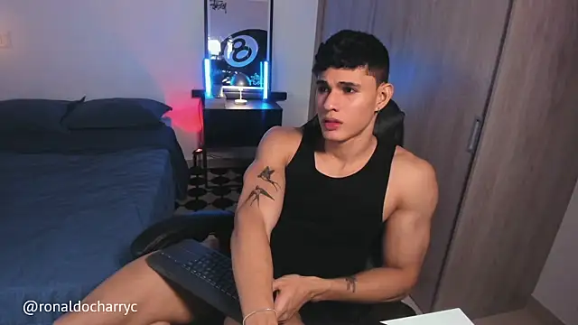 Snapshot of Massimo_Rinaldi chatting on June 2026 02:44:01 AM Massimo Rinaldi online show from June 2026 02:44:01 AM