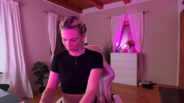 Foxy  Bite online show from May 2026 11:04:02 AM