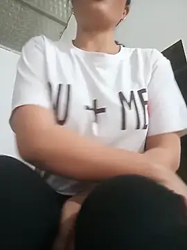 anhhuyen1 online show from April 2026 11:46:02 PM