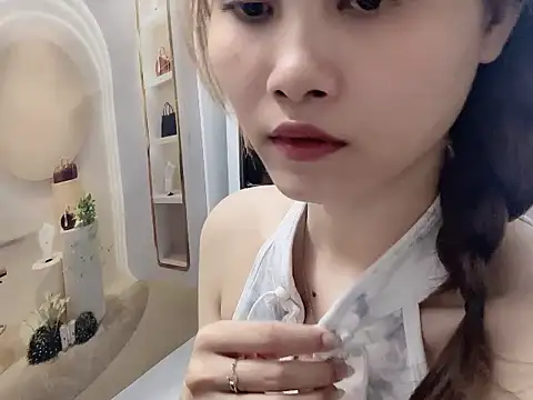 Snapshot of ___Nami___ chatting on May 2026 04:45:01 PM Nami online show from May 2026 04:45:01 PM