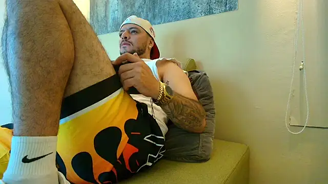 Snapshot of TROY_KIRK chatting on April 2026 03:28:02 AM TROY KIRK online show from April 2026 03:28:02 AM