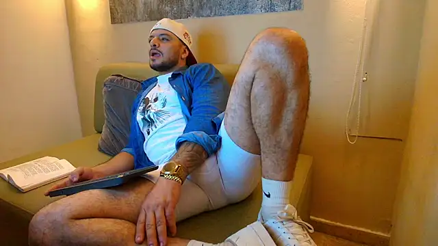 Snapshot of TROY_KIRK chatting on April 2026 06:19:01 AM TROY KIRK online show from April 2026 06:19:01 AM