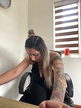 Snapshot of Isabella_varella- chatting on April 2026 05:30:01 PM Isabella varella- online show from April 2026 05:30:01 PM