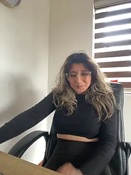 Snapshot of Isabella_varella- chatting on May 2026 04:04:02 PM Isabella varella- online show from May 2026 04:04:02 PM