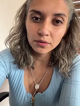 Snapshot of Isabella_varella- chatting on May 2026 03:08:01 PM Isabella varella- online show from May 2026 03:08:01 PM
