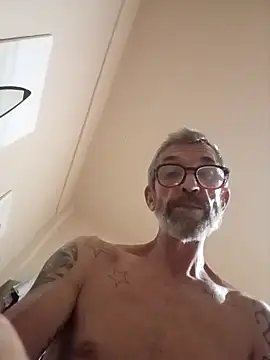chris-sbh11 online show from May 2026 03:46:02 AM
