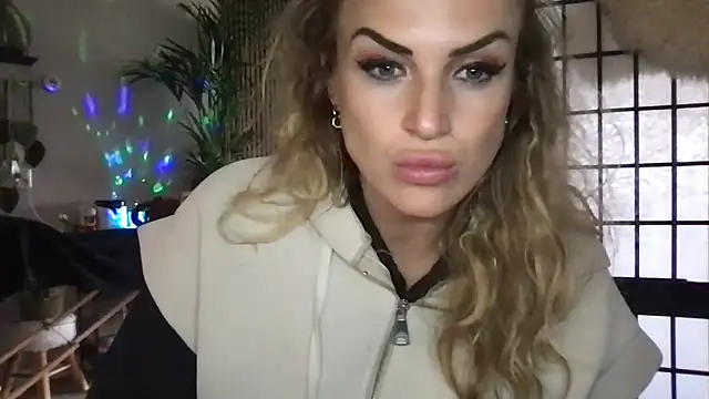 Snapshot of BlondSeduction chatting on May 2026 04:04:02 PM BlondSeduction online show from May 2026 04:04:02 PM