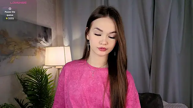 LuraPodraza online show from July 2026 04:07:02 PM