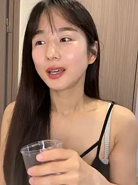 Snapshot of Hinako_0012 chatting on May 2026 04:20:02 AM Hinako 0012 online show from May 2026 04:20:02 AM
