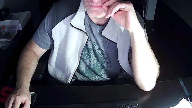 Shalun2000 online show from April 2026 02:44:01 AM