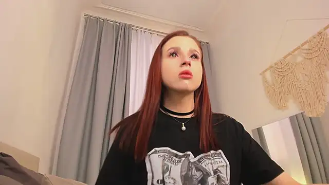 Snapshot of Sonya_Miler chatting on May 2026 05:35:02 AM Sonya Miler online show from May 2026 05:35:02 AM