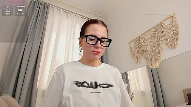 Snapshot of Sonya_Miler chatting on May 2026 05:37:01 AM Sonya Miler online show from May 2026 05:37:01 AM