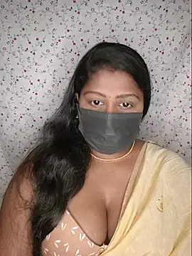 Snapshot of Romantic_Woman chatting on July 2026 06:22:01 PM Romantic Woman online show from July 2026 06:22:01 PM