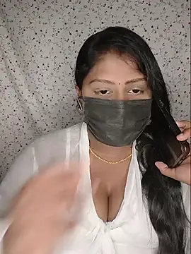 Snapshot of Romantic_Woman chatting on July 2026 09:45:02 PM Romantic Woman online show from July 2026 09:45:02 PM