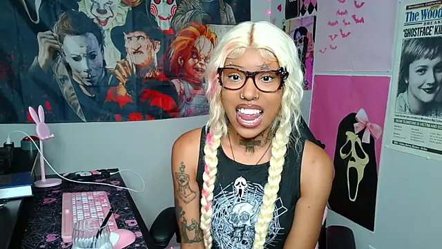 Snapshot of spookiebaddie chatting on May 2026 02:06:02 AM spookiebaddie online show from May 2026 02:06:02 AM