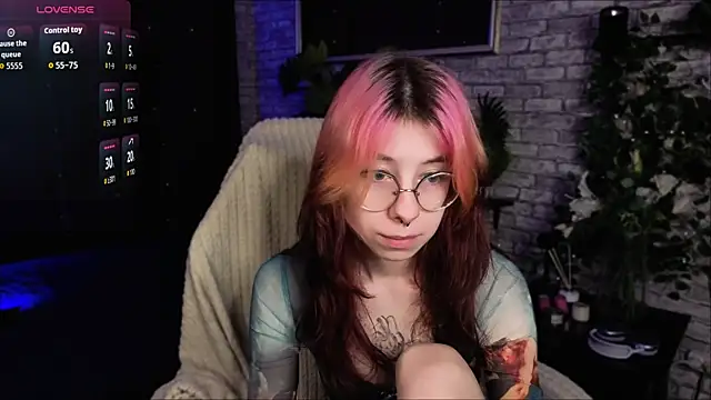 Snapshot of Alice_Nyx chatting on June 2026 08:33:02 PM Alice Nyx online show from June 2026 08:33:02 PM