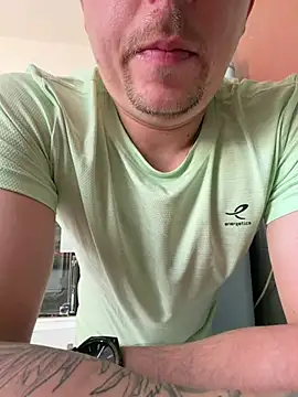 trentenaire08 online show from April 2026 02:33:01 PM