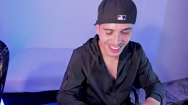 Axel  fierro online show from April 2026 08:17:01 PM