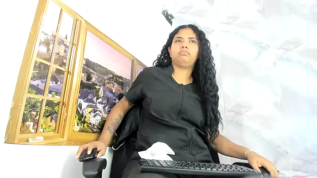 Snapshot of EllyBloom chatting on June 2026 01:37:02 PM EllyBloom online show from June 2026 01:37:02 PM