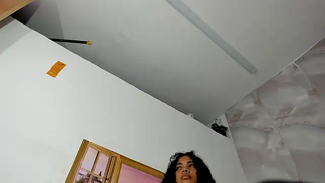 Snapshot of EllyBloom chatting on June 2026 01:04:01 PM EllyBloom online show from June 2026 01:04:01 PM