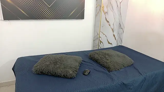 Snapshot of GoldenDesireX_ chatting on May 2026 06:58:01 PM GoldenDesireX online show from May 2026 06:58:01 PM