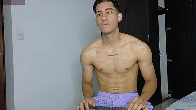 Snapshot of JakeMonroe chatting on April 2026 02:06:01 PM JakeMonroe online show from April 2026 02:06:01 PM