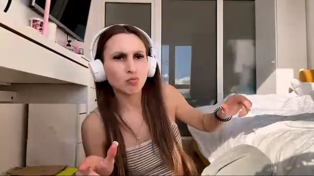 LynetteMerino online show from April 2026 01:19:01 PM