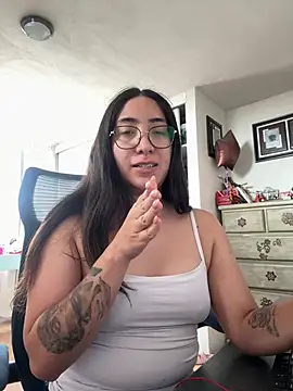 Snapshot of vampiralatina chatting on May 2026 04:59:02 PM vampiralatina online show from May 2026 04:59:02 PM