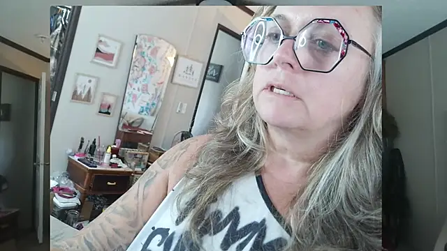 Blondejenn online show from April 2026 05:26:01 PM