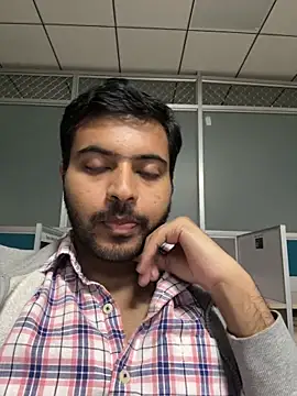 Sweetloverr28 online show from April 2026 07:01:01 PM