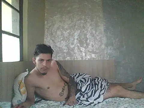 robertmrn112 online show from May 2026 04:58:02 PM