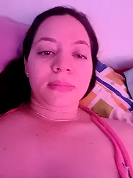 Miaesmeralda online show from April 2026 01:31:02 PM