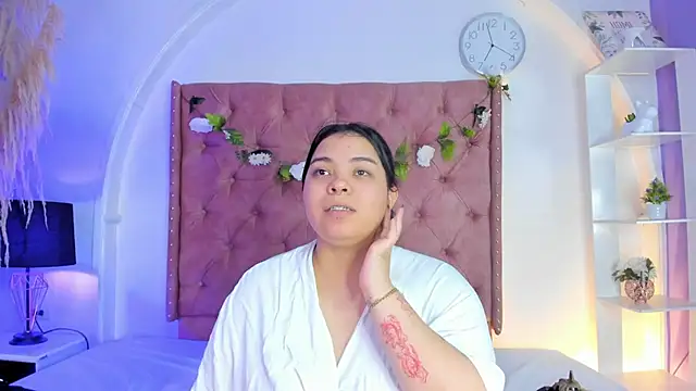 Snapshot of ROSELEI_ chatting on June 2026 05:30:01 AM ROSELEI online show from June 2026 05:30:01 AM