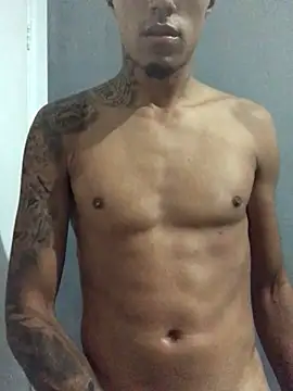 mauriciosouza02 online show from April 2026 10:26:01 PM