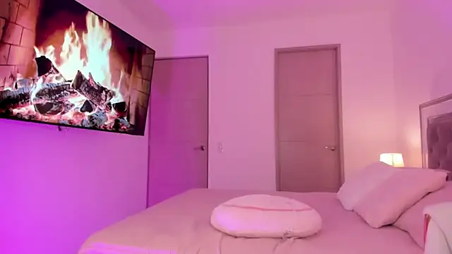 im amberr online show from April 2026 12:04:01 AM