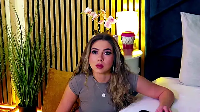 Snapshot of AylinRosee chatting on May 2026 02:52:01 AM AylinRosee online show from May 2026 02:52:01 AM