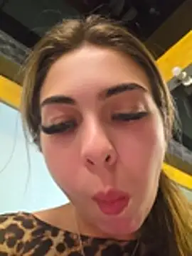 Snapshot of AylinRosee chatting on June 2026 04:08:02 PM AylinRosee online show from June 2026 04:08:02 PM