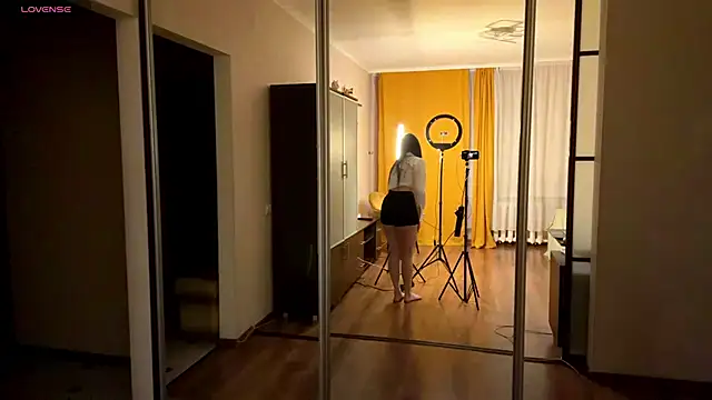 peachlunee online show from April 2026 03:22:01 AM