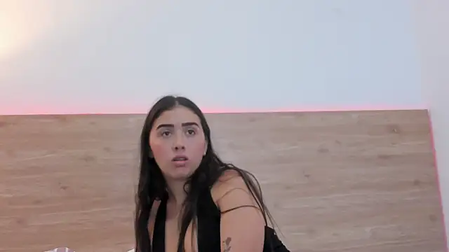 Zoevelvet  online show from April 2026 06:41:01 PM