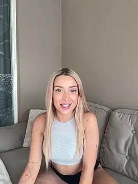 BlondeChiara online show from April 2026 04:12:01 PM