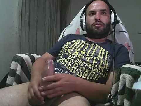 Snapshot of axelcolix chatting on April 2026 01:49:01 AM axelcolix online show from April 2026 01:49:01 AM