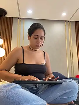 Snapshot of Hana-Parker chatting on May 2026 02:00:01 PM Hana-Parker online show from May 2026 02:00:01 PM