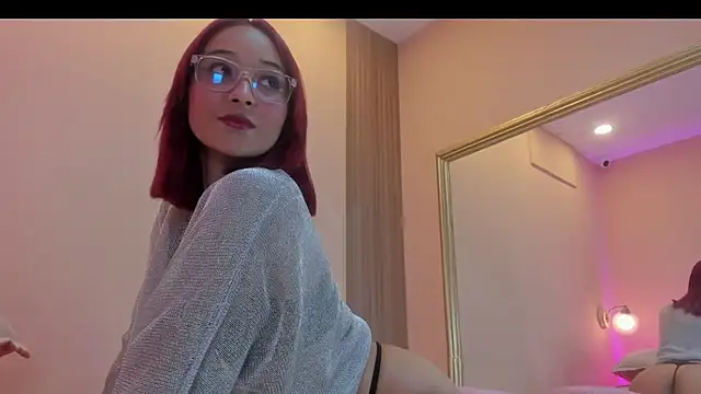 Snapshot of MiaFoxxx5 chatting on April 2026 07:07:01 PM MiaFoxxx5 online show from April 2026 07:07:01 PM