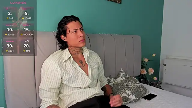 Snapshot of Damian_Romanoff chatting on April 2026 01:07:01 PM Damian Romanoff online show from April 2026 01:07:01 PM